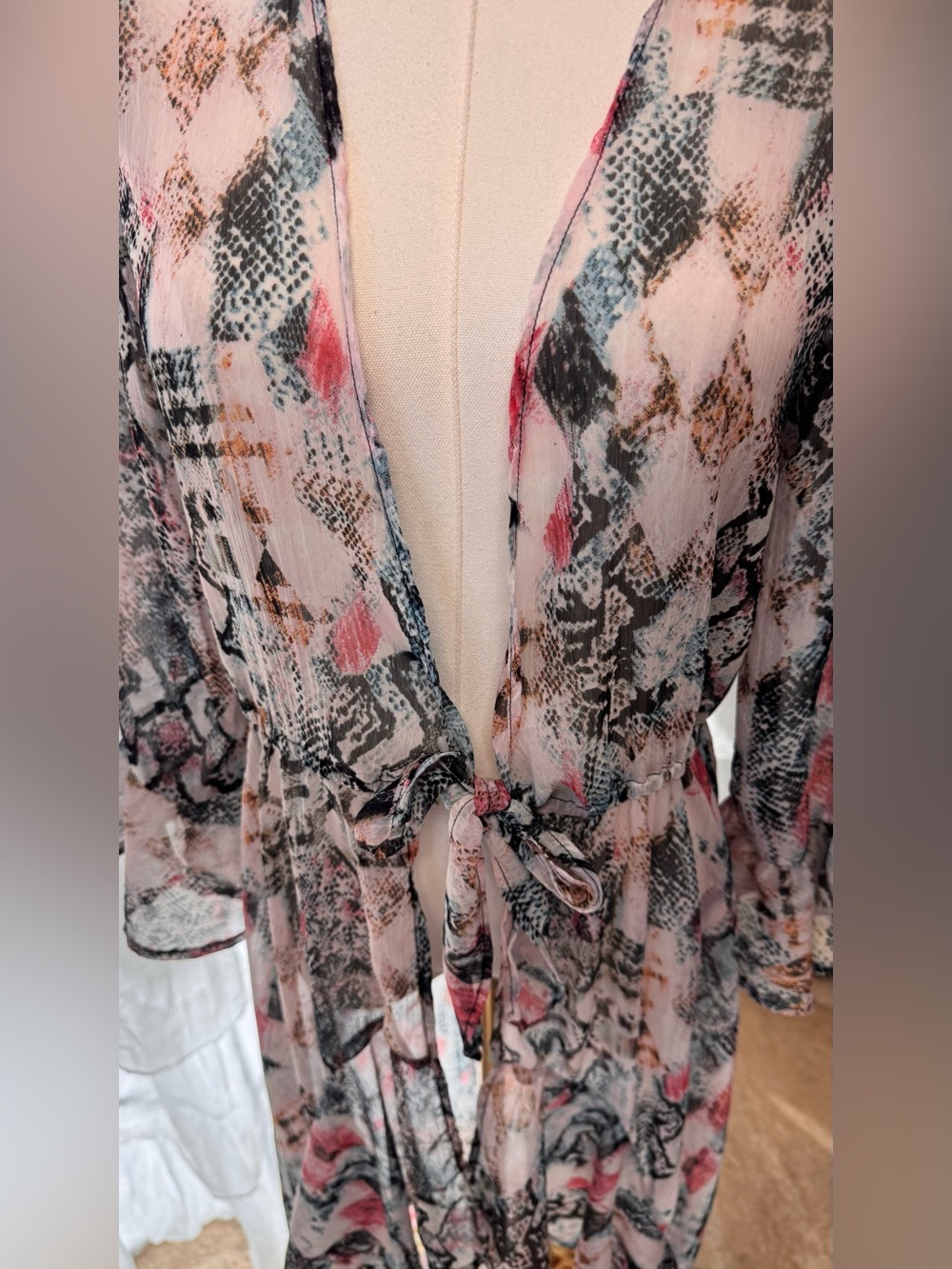 NWT Francesca's Collections Blush & Black Snake-Print Sheer Duster - Picture 9 of 12